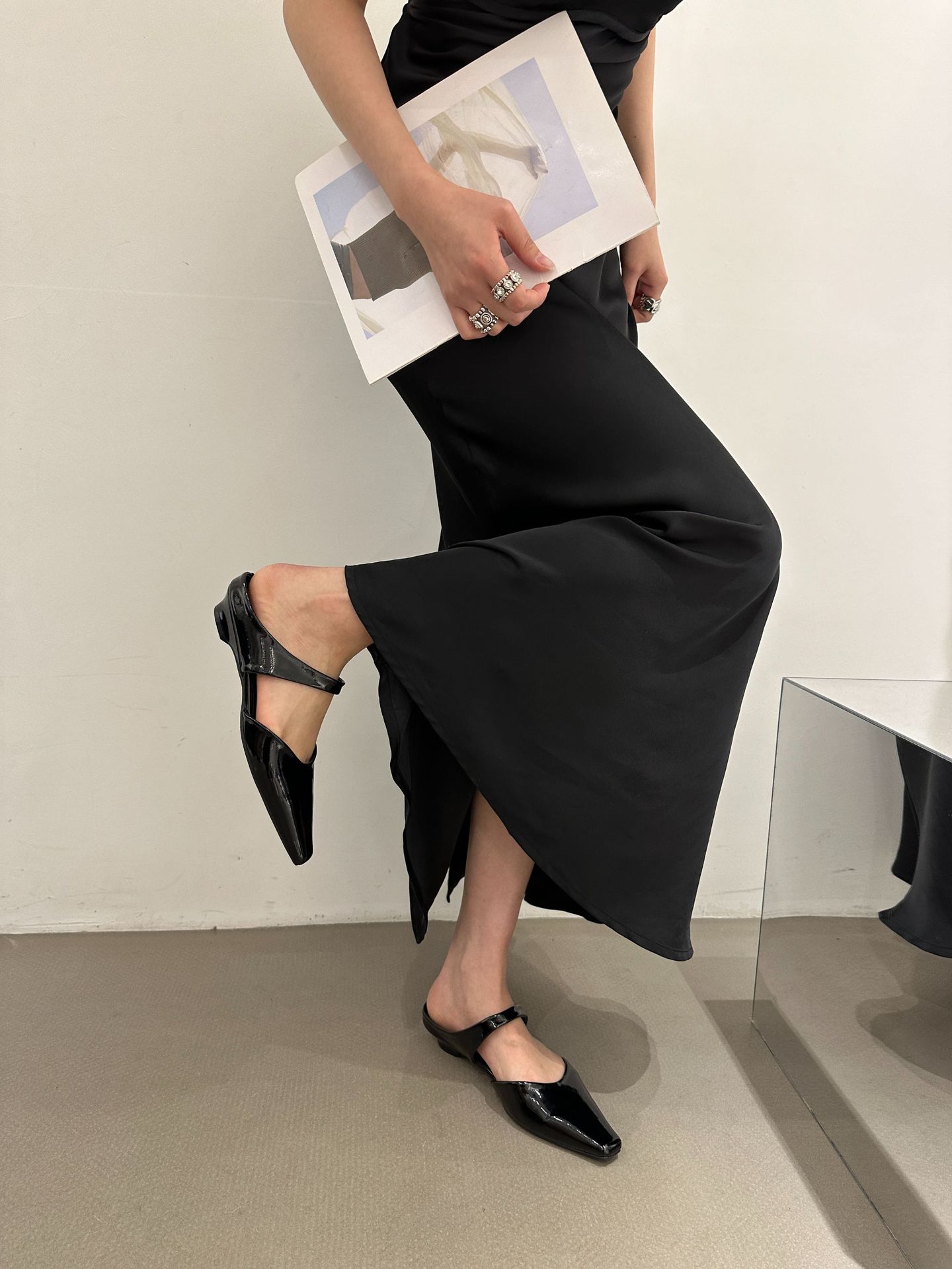 Muller – pantoufles Cool à semelle plate pour femmes, chaussures simples minimalistes en daim pointues à talons bas, nouvelle collection printemps et automne 2024_voghion.com