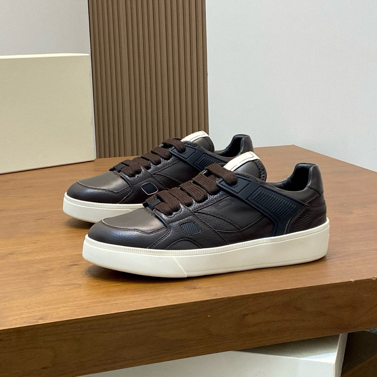 Universal trend casual footwear for leisure