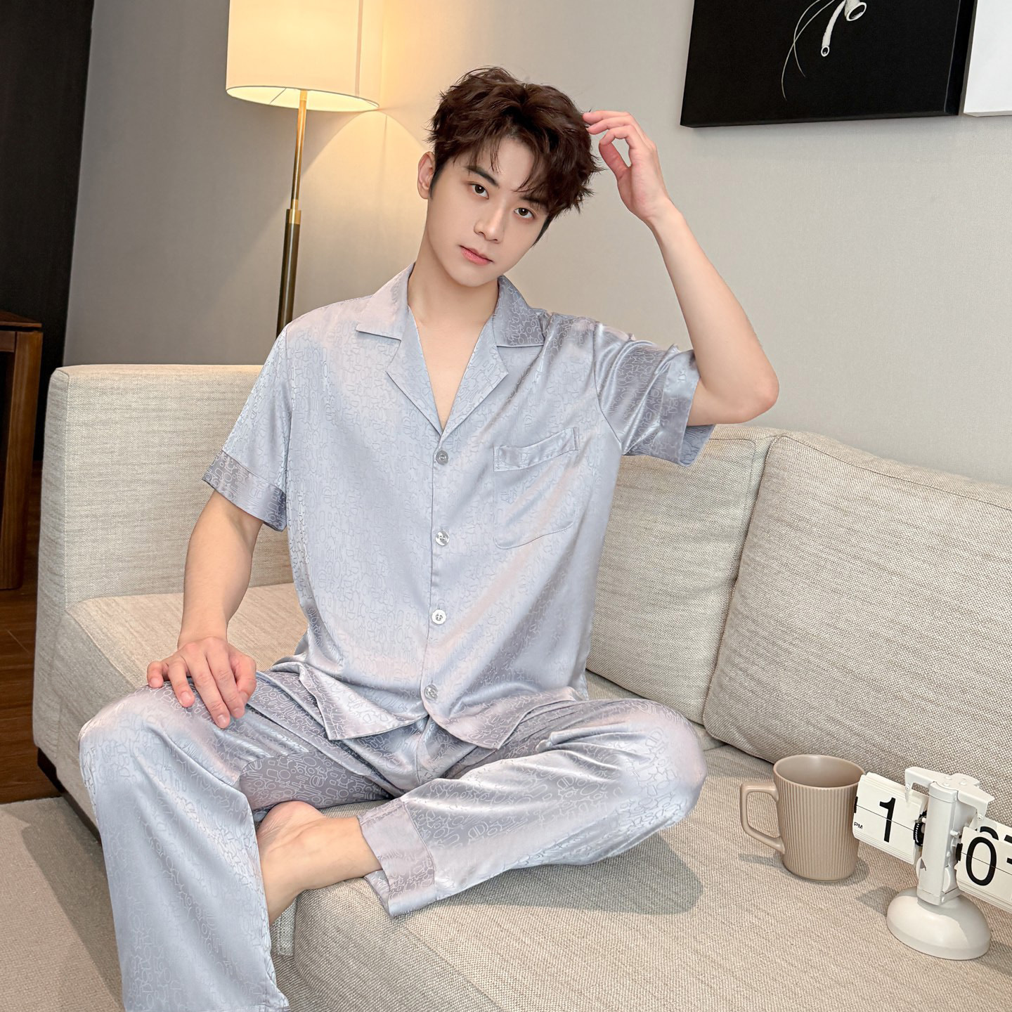 회색 보라색