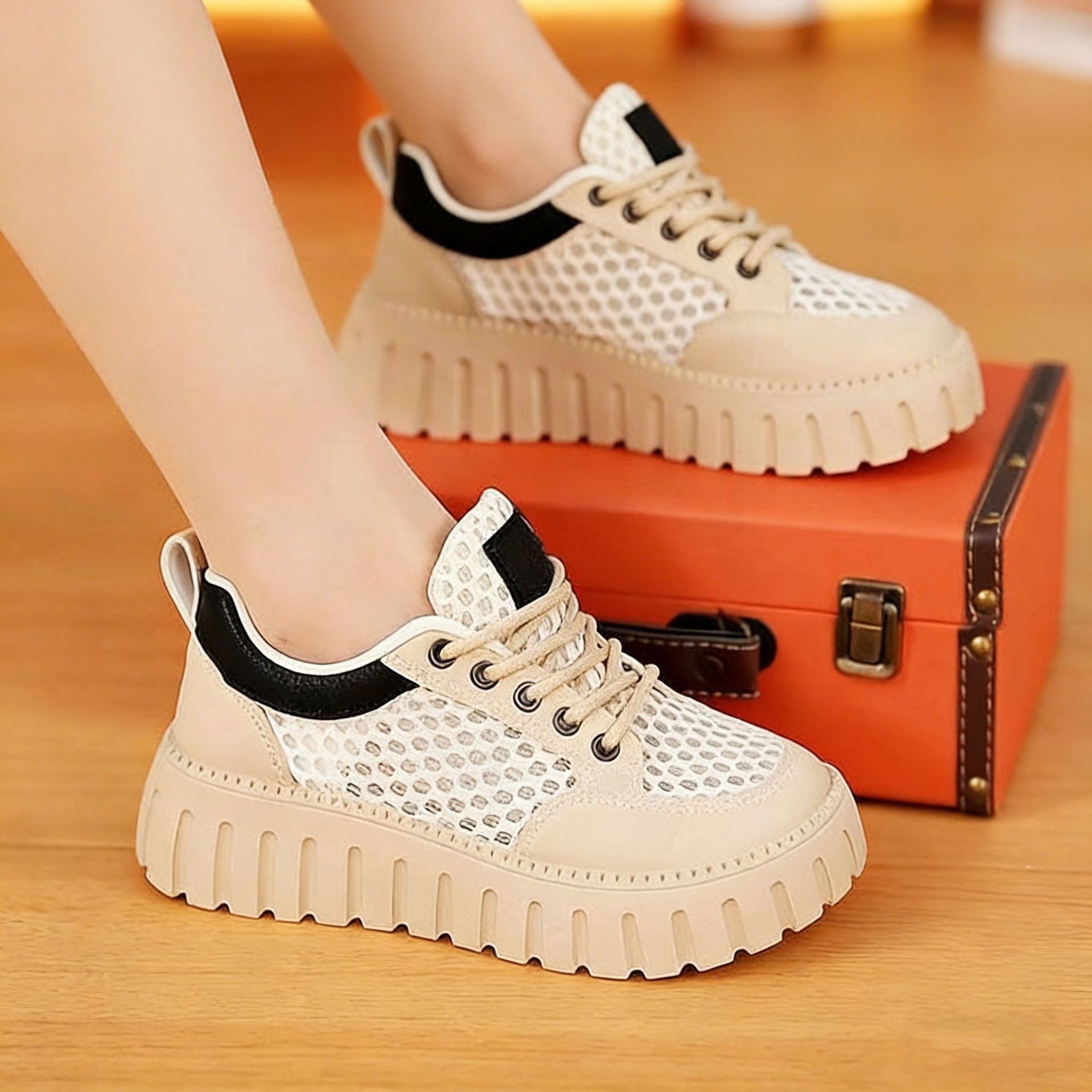 Zapatos de mujer de verano zapatos blancos de malla nuevos tipos coreanos ins estudiantes de alta ventilación zapatos de skate casuales zapatos de moda