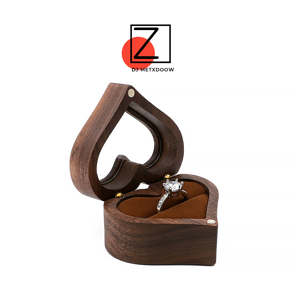 High-End Women's Jewelry Box Made of Wood, Small and Heart-Shaped, Suitable for Storing Necklaces, Earrings, and Rings, Perfect for Proposals