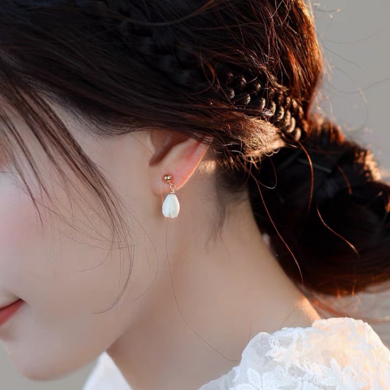 Lily of the Valley floret natural shell White Butterfly shell retro national tide small fairy temperament earrings without ear hole ear clip earrings