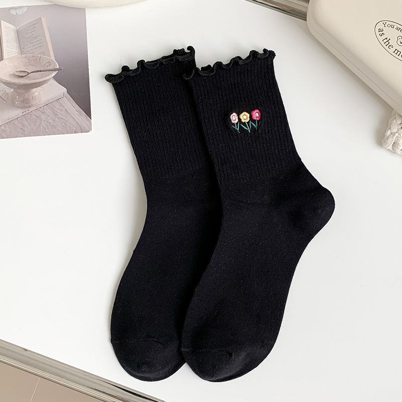 Calcetines blancos para mujeres invierno inmujeras calcetines de algodón sólido bordado hongo calcetines al por mayor sin hueso