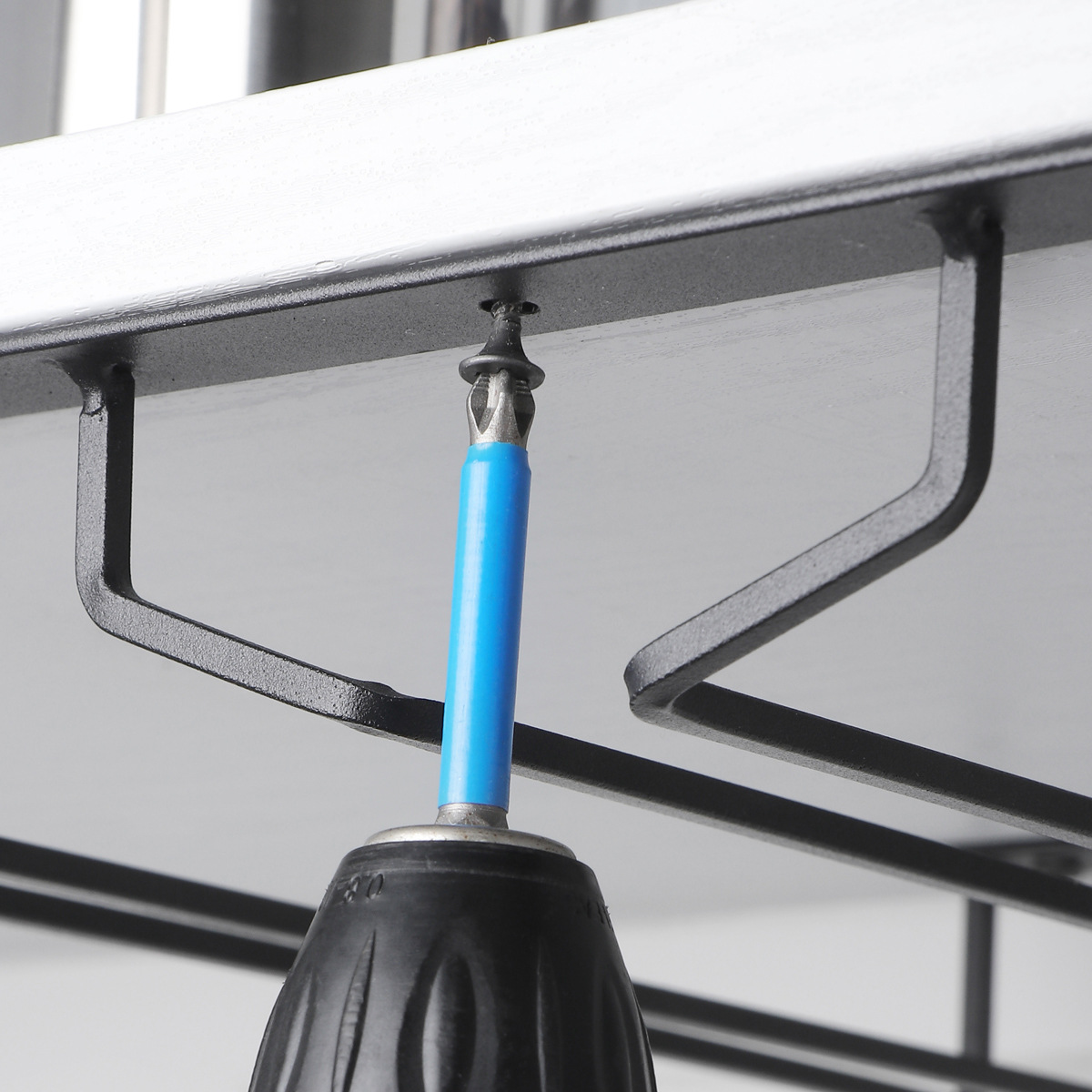 Portavasos de vino de hierro techo gabinete puerta barra de bar colgante copa de vino estante boca abajo drenaje rack de almacenamiento