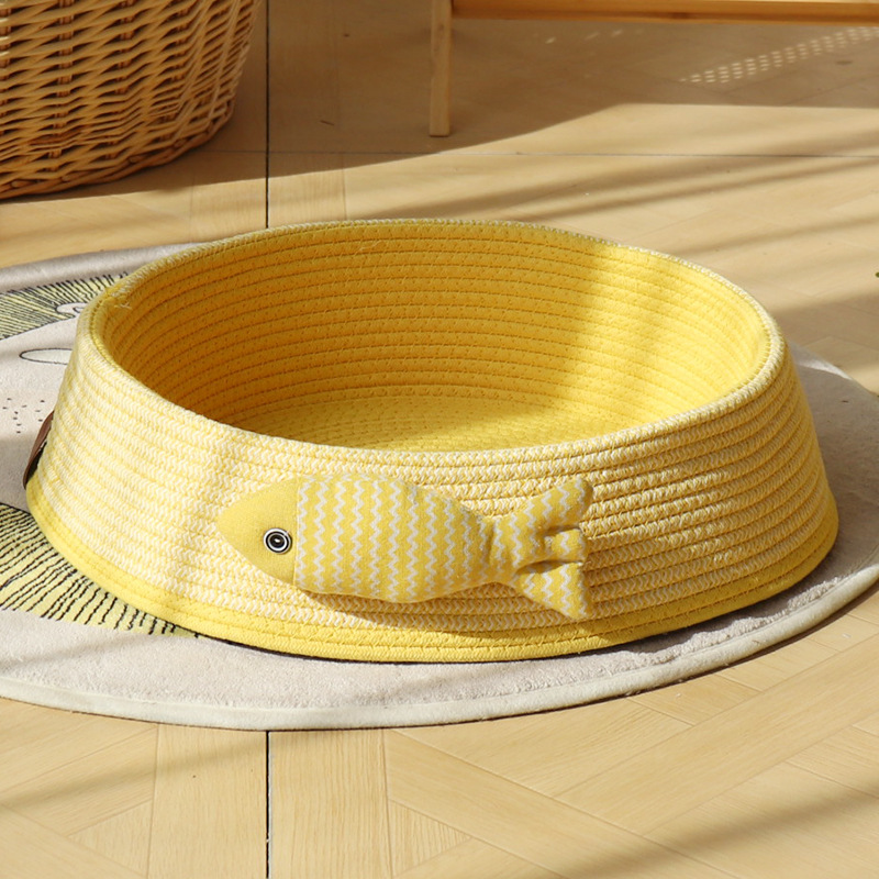 접힌 골판지 노란색 + 작은 물고기 벌거 벗은 둥지