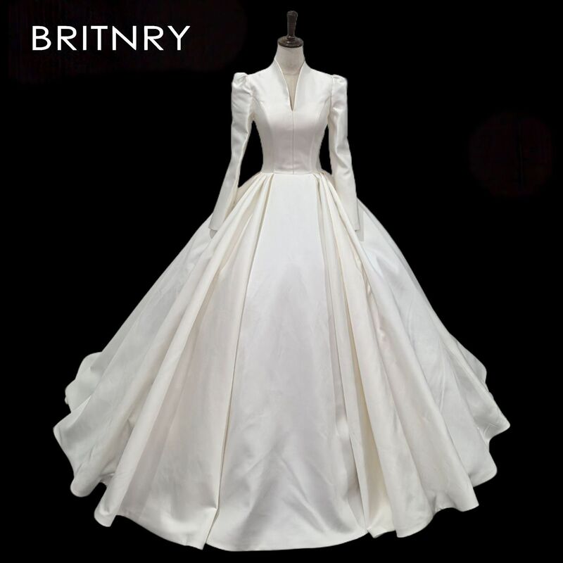 Retro Classy Heavy-Duty Long-Sleeved Satin Wedding Dress 2026 New Wedding Dress Accessible Luxury Tutu Skirt Elegant Wedding Dress