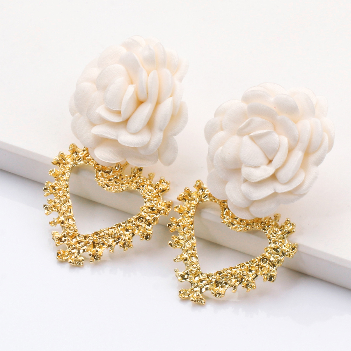 Fashion Heart-shaped Flower Alloy Earrings Wholesale display picture 13