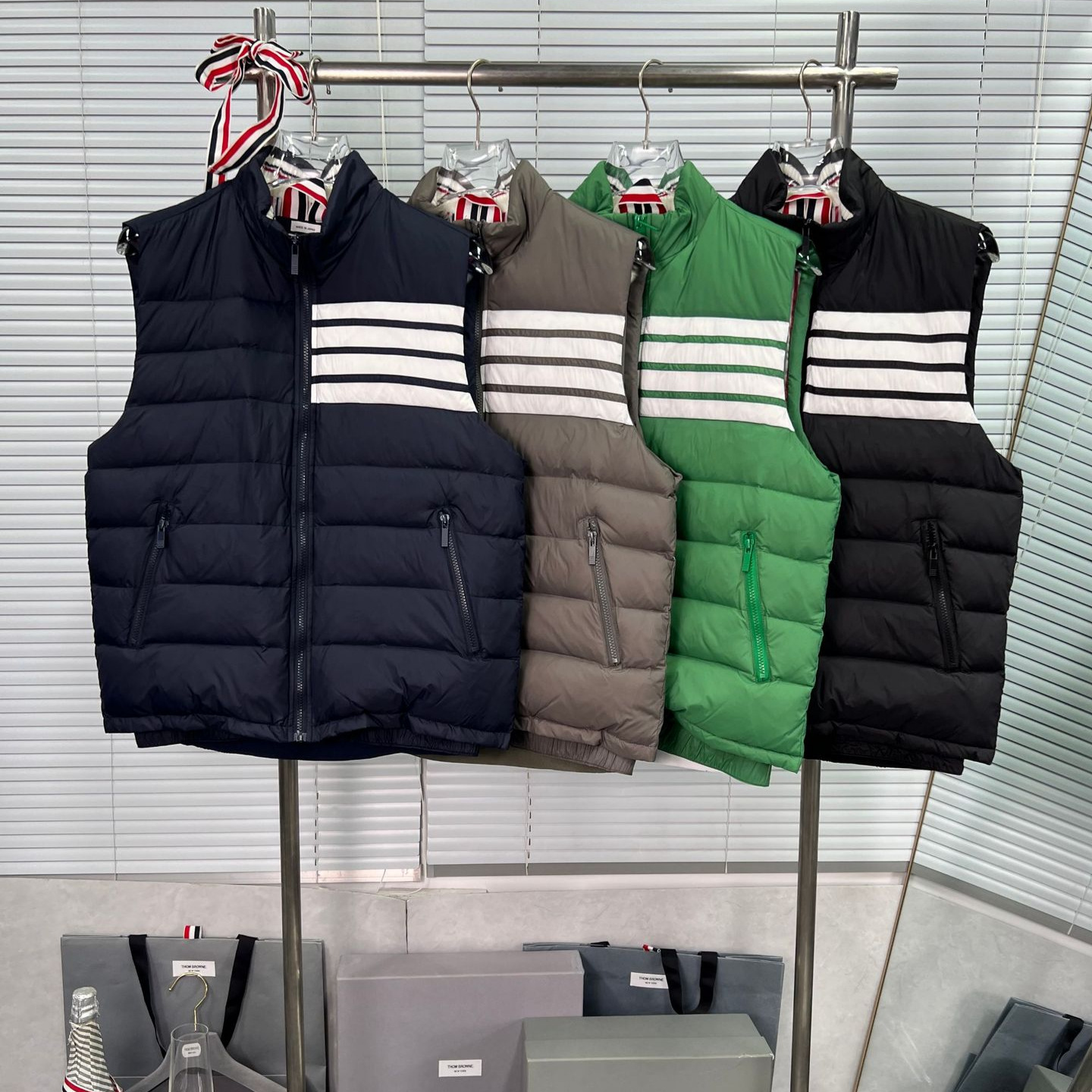Factory direct sales of high-quality autumn and winter down vests with four stripes on the chest and colorful stripes, stand-up collar, suitable for men and women.