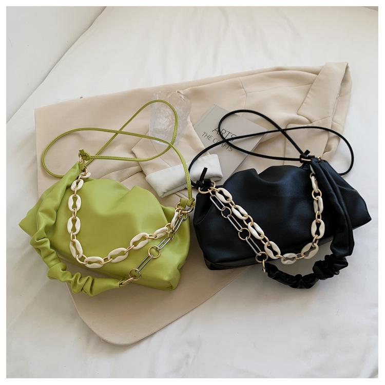 Korean Fold Cloud Chain Portable One-shoulder Diagonal Bag display picture 13