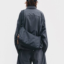 新品日韩系斜挎包尼龙防水单肩包死飞骑行包轻便休闲托特包通勤包