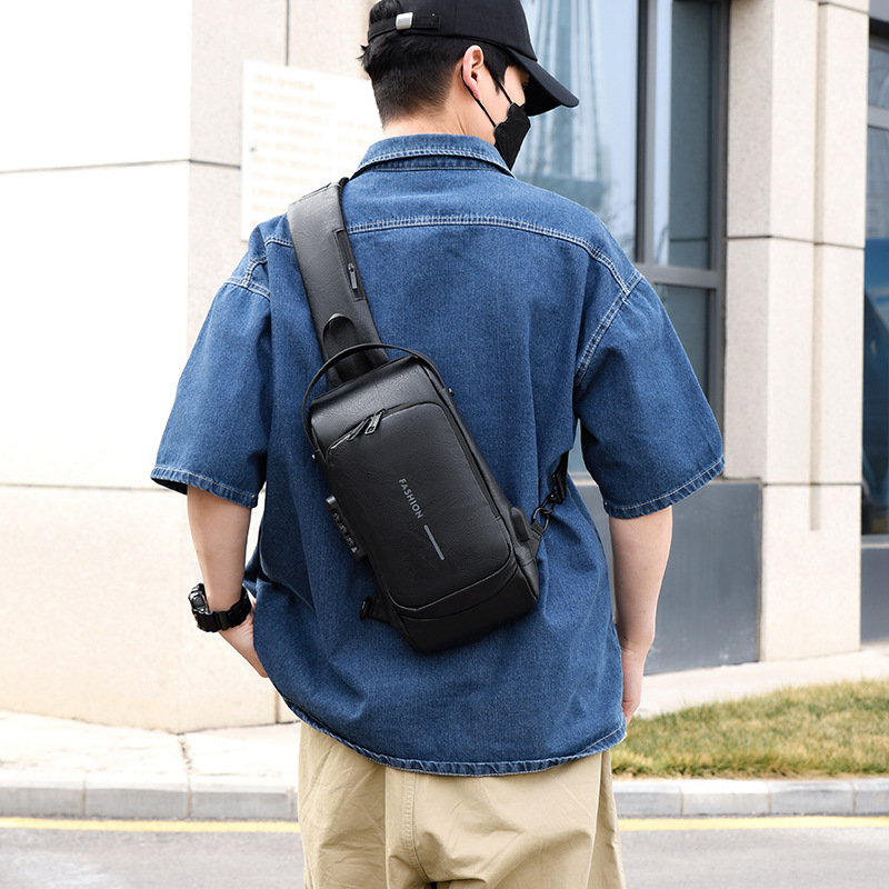 Bolso de pecho para hombre multifuncional con contraseña, espalda antirrobo, deporte de un solo hombro, mensajero impermeable, bolsa de locomotora de gran capacidad para automóvil deportivo genial