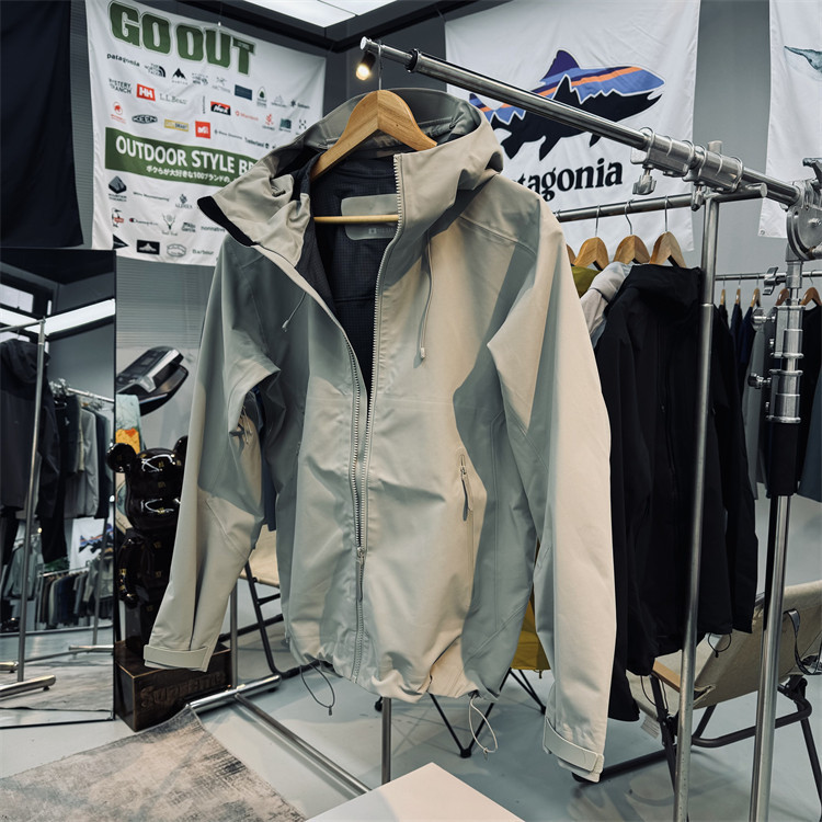 Affordable alternative: zippered, three-dimensional cut, fully taped, outdoor windproof and waterproof hardshell jacket for men and women
