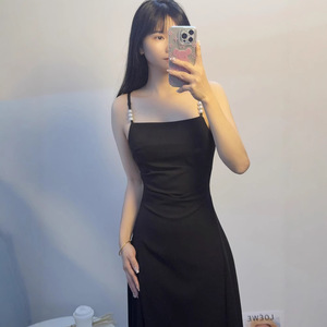 黑色吊带连衣裙子女夏季2025新款收腰显瘦高级感气质赫本风小黑裙