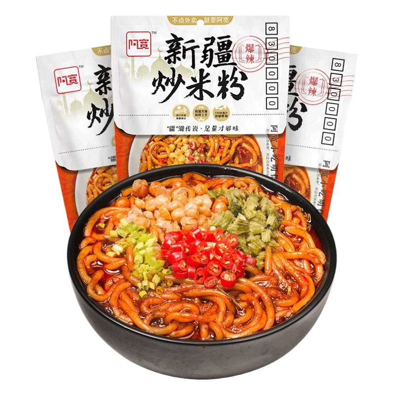 Акуань Синьцзян Жареная рисовая лапша 335 г Пакеты горячих чистых красных закусок с соусом Сухая смесь Лапша быстрого приготовления