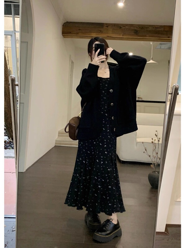 赫本风中长款碎花吊带连衣裙长袖毛衣外套女秋季2025新款时尚套装|undefined