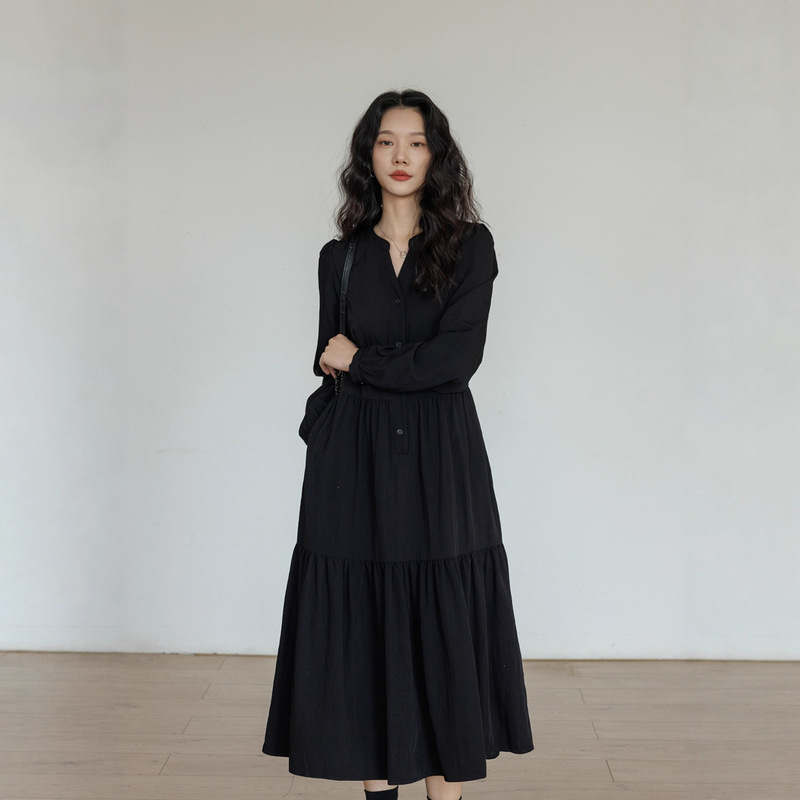 2025 New French Retro Casual Dress V Neck Printed Long-Sleeved Black Large Size Loose Mid-Length British Style