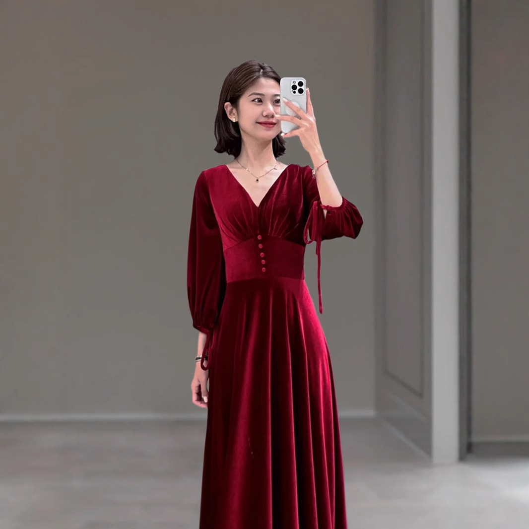 Vino de banquete de alto nivel rojo vestido de cuello en v vestido de brindis de novia de manga larga grande vestido de adelgazamiento diario