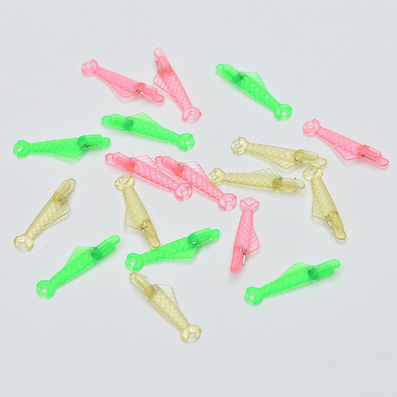 Artefacto de hilo de plástico máquina de coser aguja de hilo rápida accesorios de coser de ropa tipo pez pequeño aguja de hilo