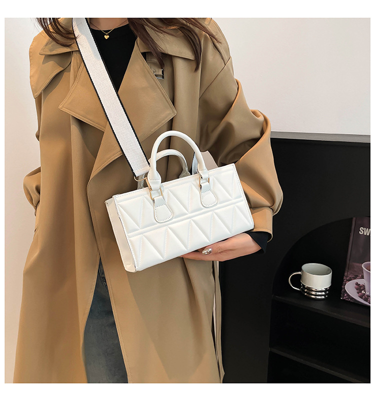 Women's Small PU Solid Color Elegant Streetwear Plaid Square Zipper Square Bag display picture 11