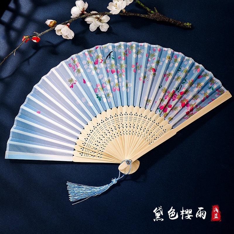 古代のチャイナドレスの女性の漢服の子供のダンスの桜の扇の中国風の夏は桃の花の扇子を身につけて古風を扇に折ります。|undefined