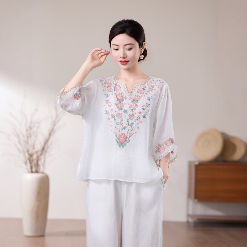 2026 Chinese-Style Embroidered Ramie Shirt for Women, Fully Hemmed, Loose V-Neck, Three-Quarter Sleeves, Artistic Retro Top, Summer Style 2026 Chinese-Style Embroidered Ramie Shirt for Women, Fully Hemmed, Loose V-Neck, Three-Quarter Sleeves, Artistic Retro Top, Summer Style