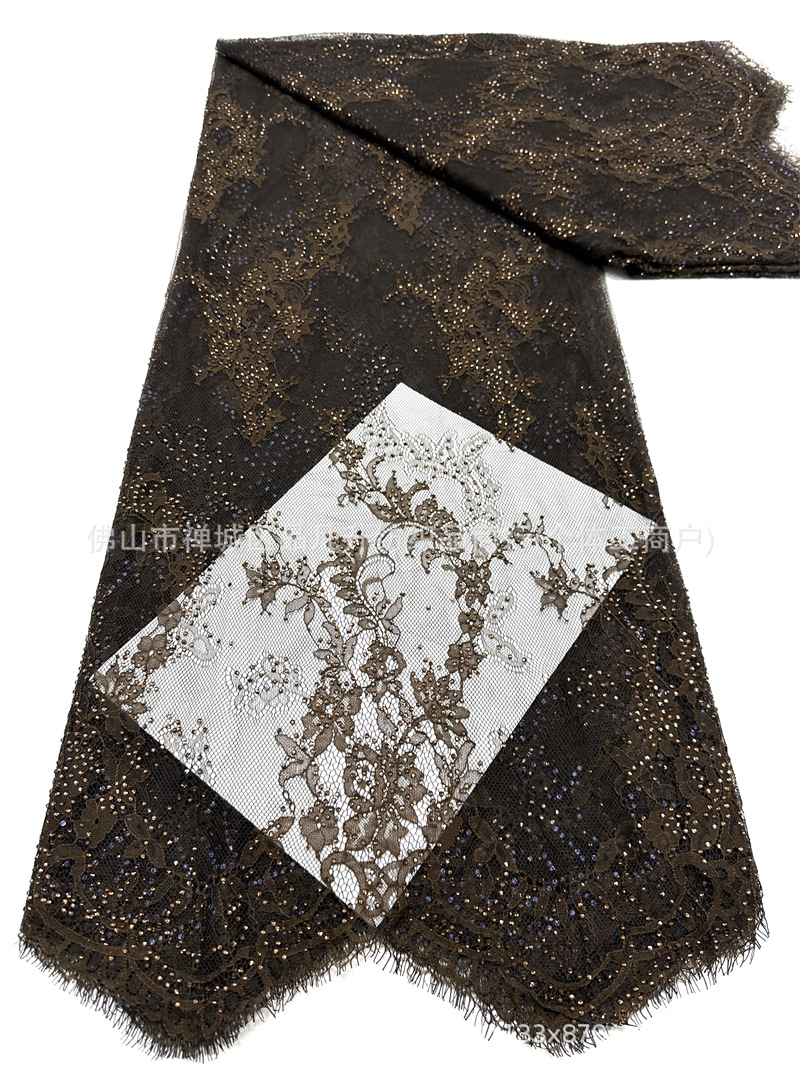 Tejido de malla de pestañas de encaje caliente flor retro hecha a mano verde diamante de cola de pez vestido de noche tela de boda en stock