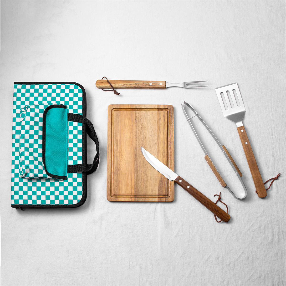 Fünfteiliges Grillbesteck-Set mit individuell anpassbaren Griffen aus Massivholz, bestehend aus Schneidebrett, Gabel, Zange und Pfannenwender mit Nylonfutter._voghion.com
