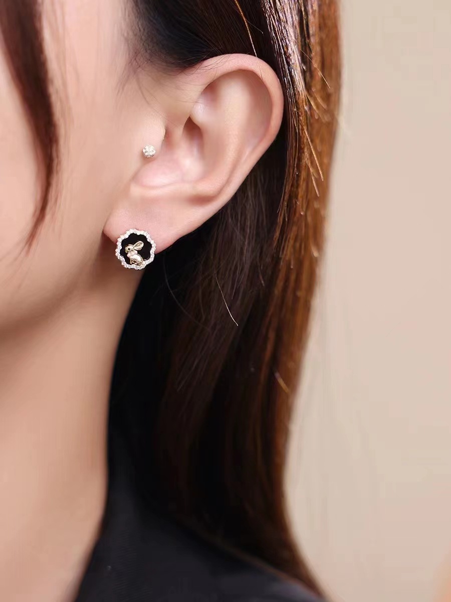 66b70823e35286f9650c0d981951a9