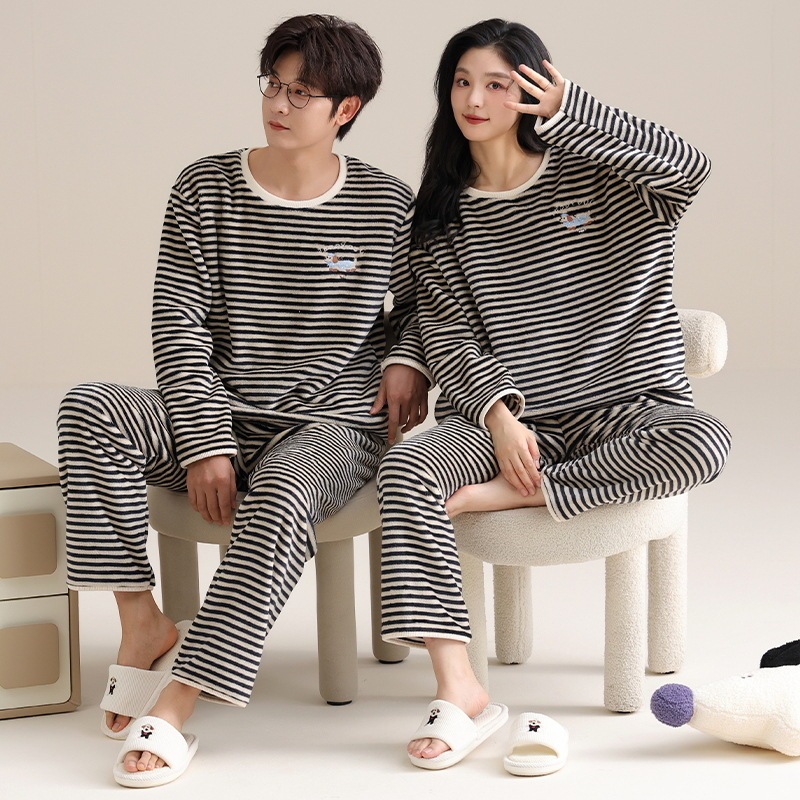 Coral Velvet Couple Pajamas for Women and Men Winter Fleece-Lined Pullover for One Man and One Woman Warm Flannel Home Clothes Set Coral Velvet Couple Pajamas for Women and Men Winter Fleece-Lined Pullover for One Man and One Woman Warm Flannel Home Clothes Set