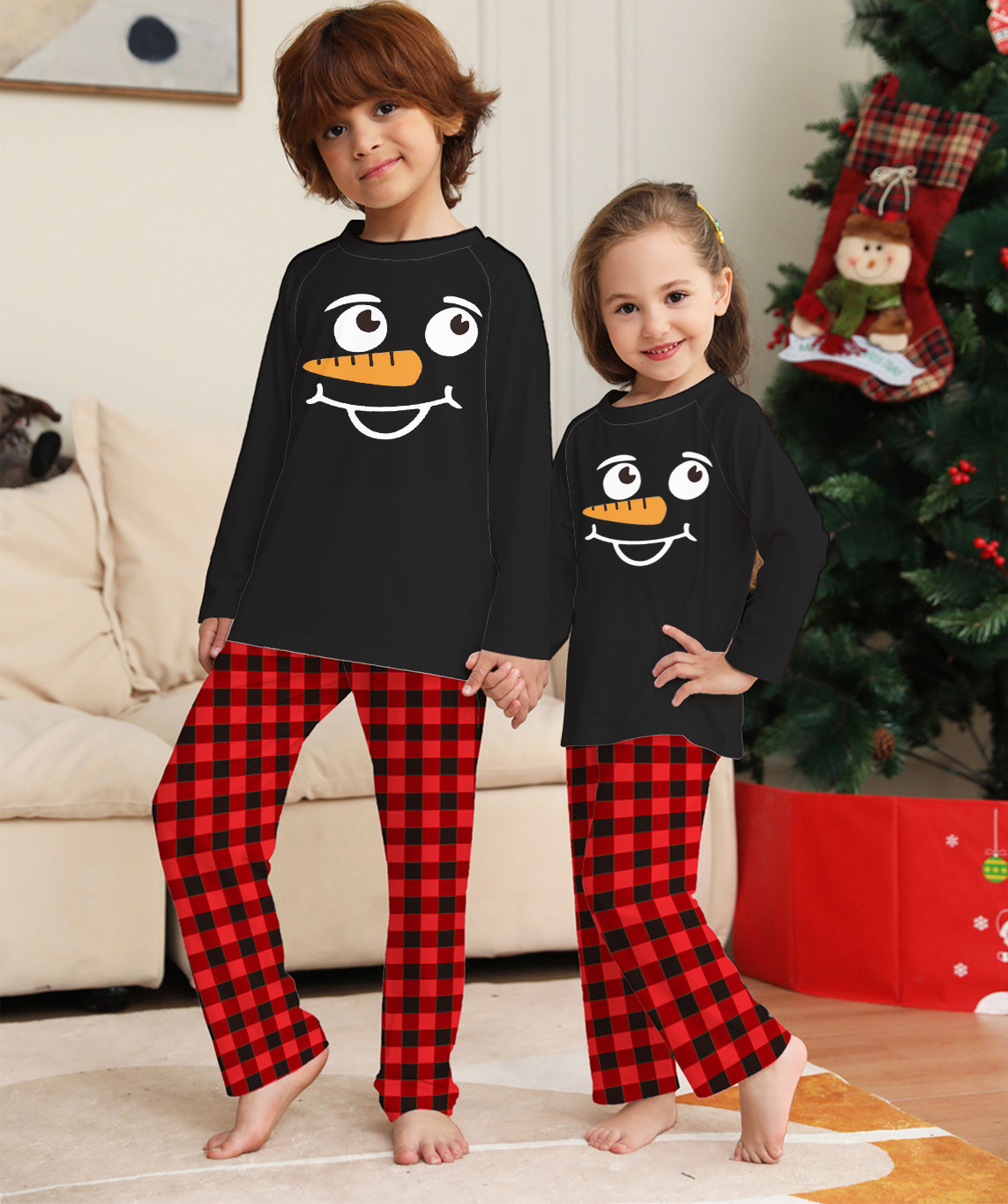 Vestito da casa stampato con pigiama natalizio a quadri con cartoni animati natalizi_voghion.com
