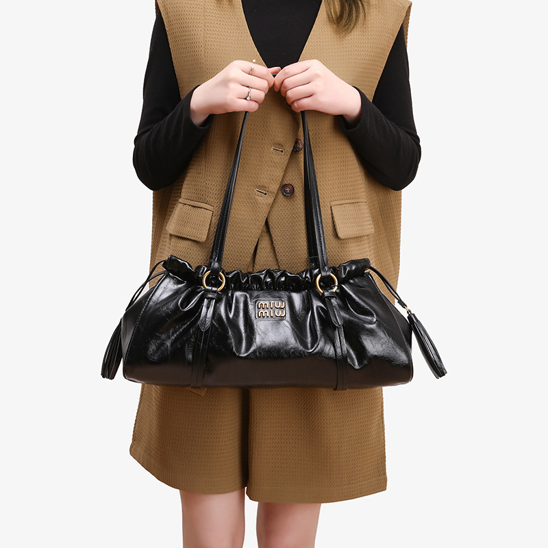 Bolsa de lujo ligera de cuero de textura alta para mujeres 2026 nuevo otoño invierno nicho diseño de hombro bajo la axila bolsa de nube