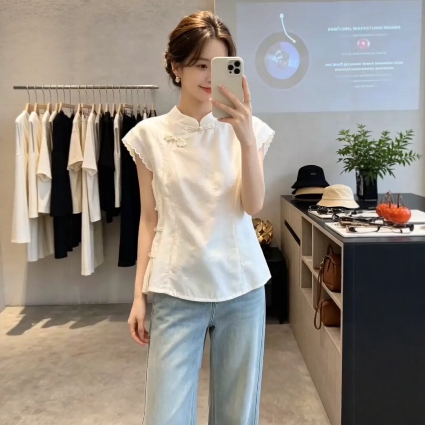 Áo sơ mi nữ tay ngắn cổ xẻ tà phối khuy cài kiểu Trung Quốc mới — màu trắng ngà chi tiết 1