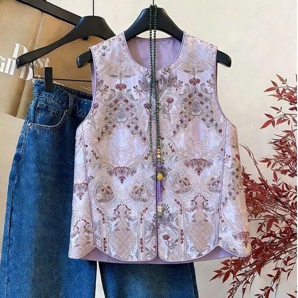 Nuevo estilo chino de estilo de viaje sin mangas chaleco suelto mujer 2026 primavera nuevo cuello redondo hebilla de una sola fila de impresión de reducción de edad hombro image 4