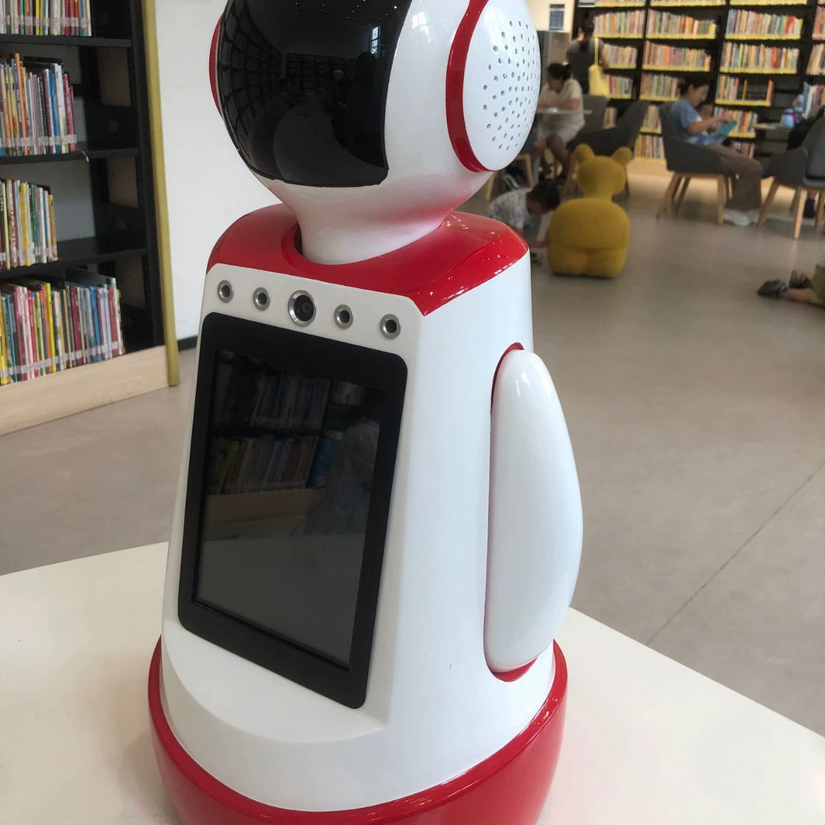 Сердечное тепло Xiao Jiang Zhi на рабочем столе модель для пожилых полностью охватывает восемь сцен экосистемы робота большого مодели ухода