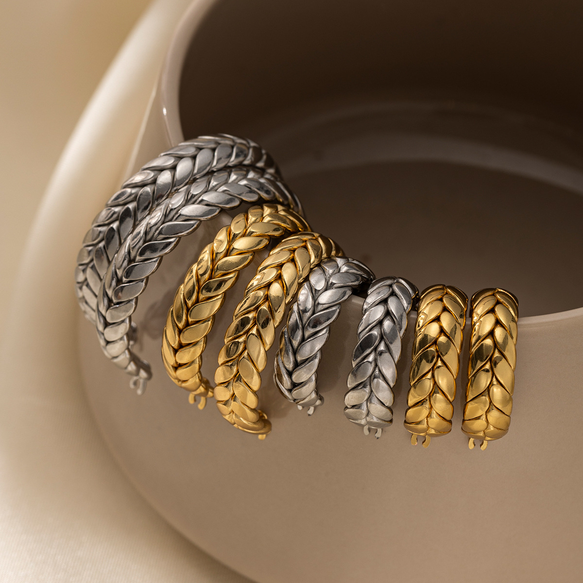 TENA europa y americana pendientes de acero inoxidable temperamento de alta calidad trenzado galvanizado de oro de titanio de 18k inserciones de joyería transfronteriza