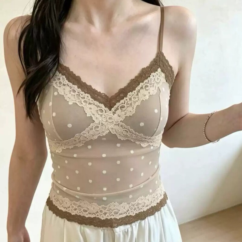 French-style polka dot V-neck lace camisole with built-in bra, 2026 early autumn new collection, brushed fabric, slim fit, and beautiful back design French-style polka dot V-neck lace camisole with built-in bra, 2026 early autumn new collection, brushed fabric, slim fit, and beautiful back design