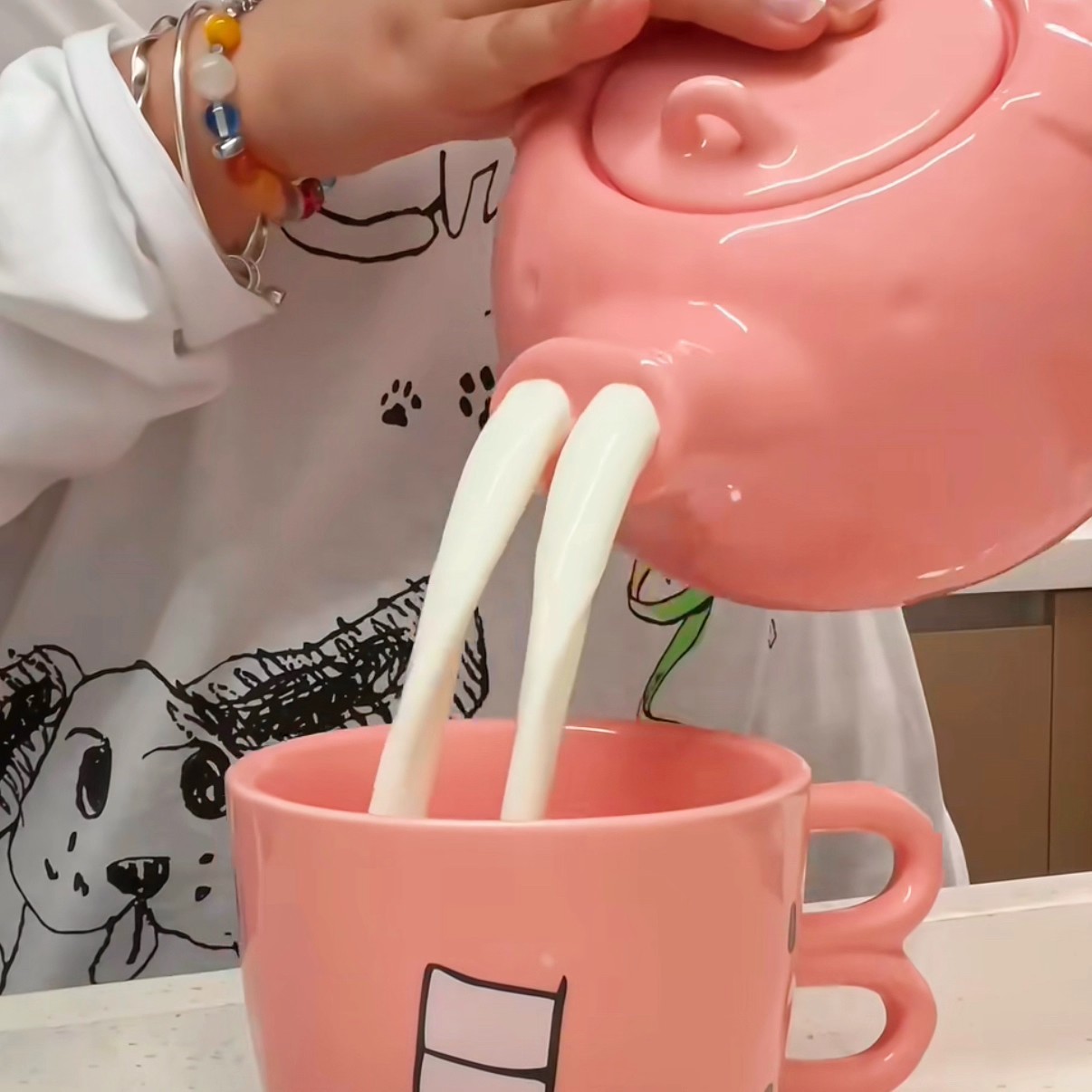 Cerrito cerámico tetera de agua divertida nariz de cerdo tetera de agua corriente para enviar a una amiga regalos de recitación taza de agua divertida cabeza de cerdo té