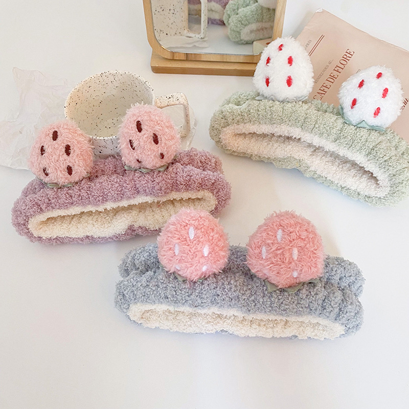 Linda fresa cara lavado diadema femenina felpa diadema Internet celebridad 2022 nuevo estilo banda de pelo estilo coreano tocado accesorios de pelo de invierno