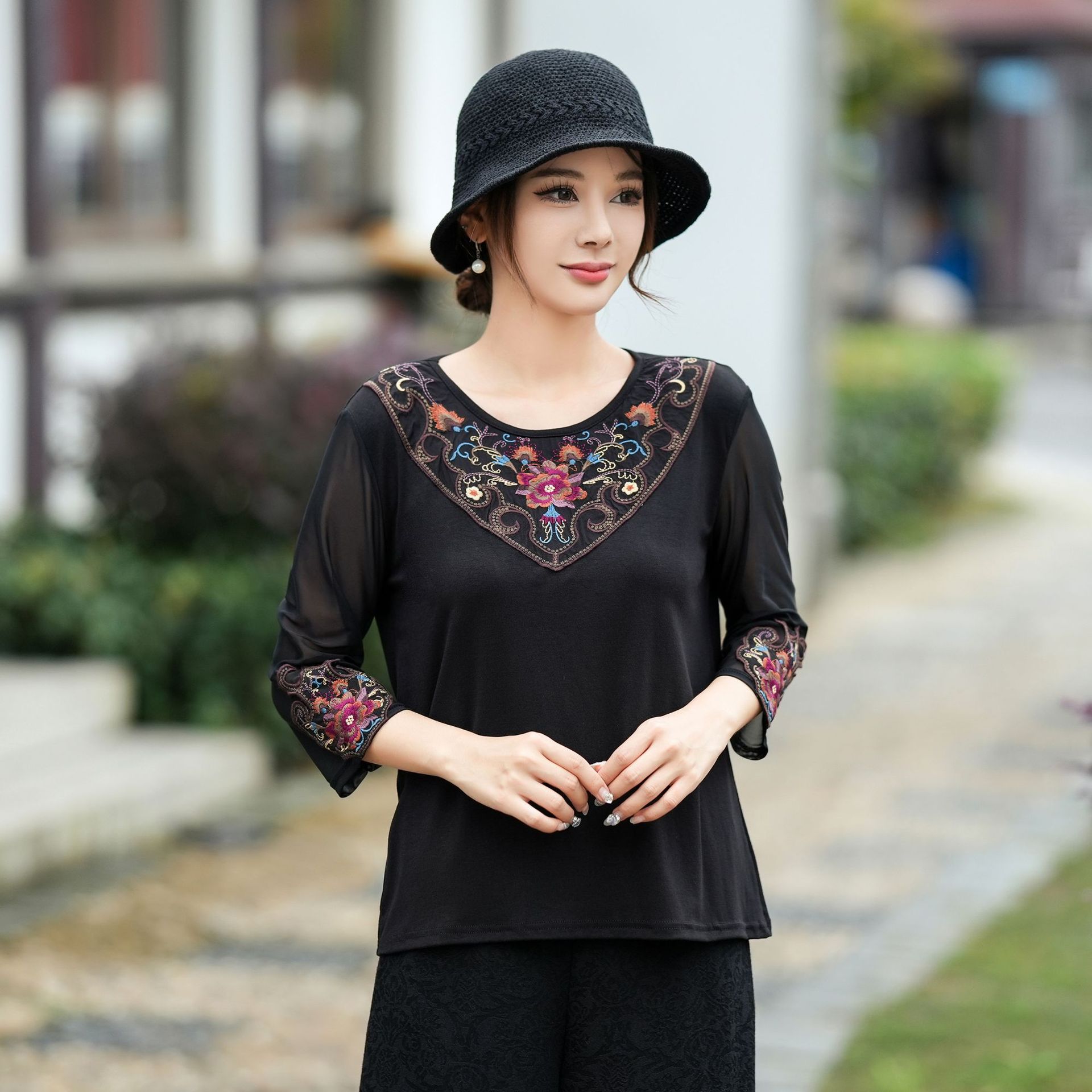 新中式修身T恤女2025民族风新款重工绣花圆领春夏打底衫复古文艺