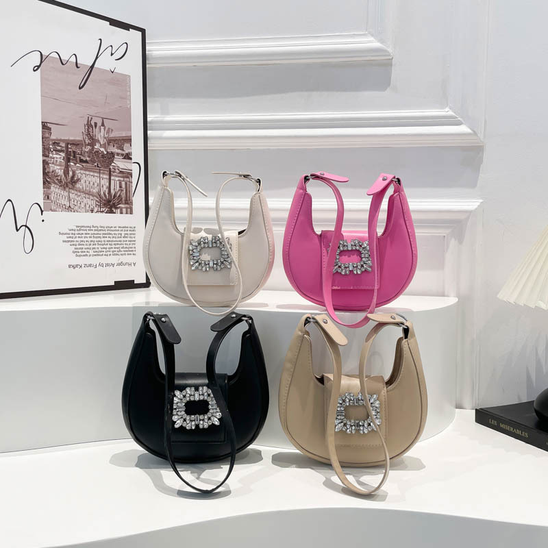 Bolso de moda para mujeres de viaje 2025 nueva moda de gran capacidad de textura media luna bolsa de moda personalidad de hombro inclinado bolso inferior