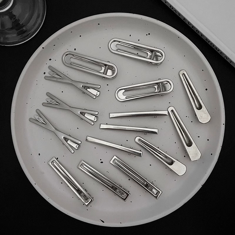 Fijación de cabello de metal fría plata en forma de clip de nariz de pato temperamento agujero estrellas clip de cabello frente lateral clip de cabello roto mujer