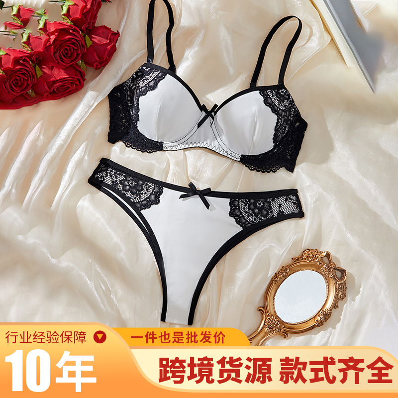 Three-Point Sexy Suit Bra, Panties, Briefs, Sexy Lace Sexy Pajamas, Large Size See-Through Temptation Bra