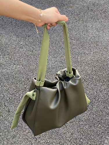 French niche cloud bag for women 2024 new fashion contrasting color single shoulder crossbody women's bag portable bucket bag