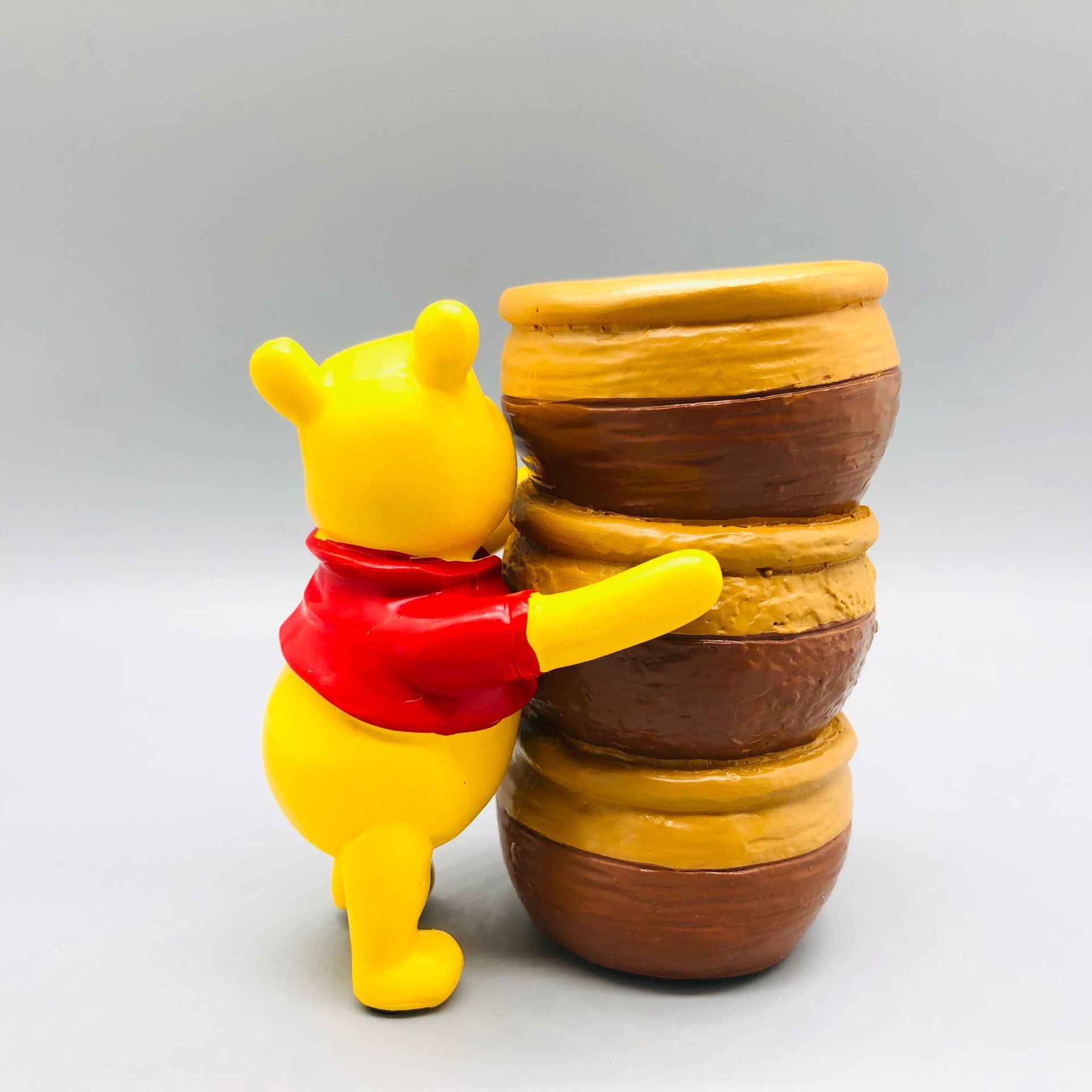 Winnie the Pooh gafas titular del teléfono móvil titular de la pluma de almacenamiento de tres ojos monstruo titular del teléfono móvil adornos de decoración de resina