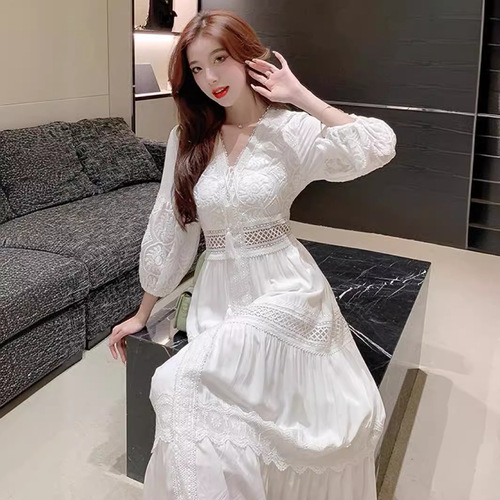 Spring and Autumn Matcha Ethnic Style White Lace Vacation Beach Dress V-Neck Elegant Long Dress Exquisite Women's Dress