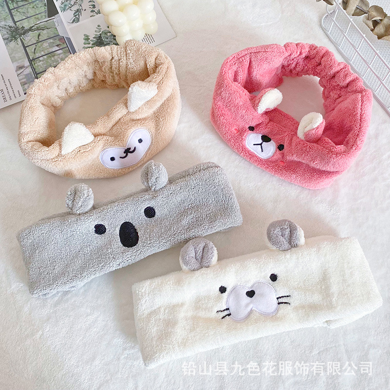Oso de dibujos animados japonés bordado banda de pelo de terciopelo de coral pañuelo para la cabeza femenina lavado de cara SPA yoga felpa accesorios para el cabello de ala ancha