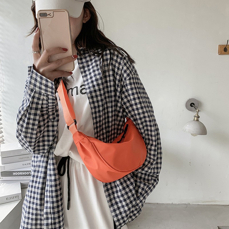 New solid color dumpling with niche design, 2024 fashionable and simple crossbody , high-end texture casual shoulder_voghion.com