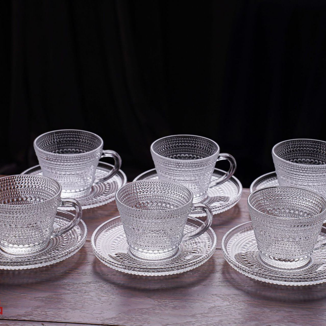 Juego de tazas y platillos de café de vidrio en relieve doméstico Concentración italiana engrosada Taza de té de vidrio resistente al calor simple de estilo europeo