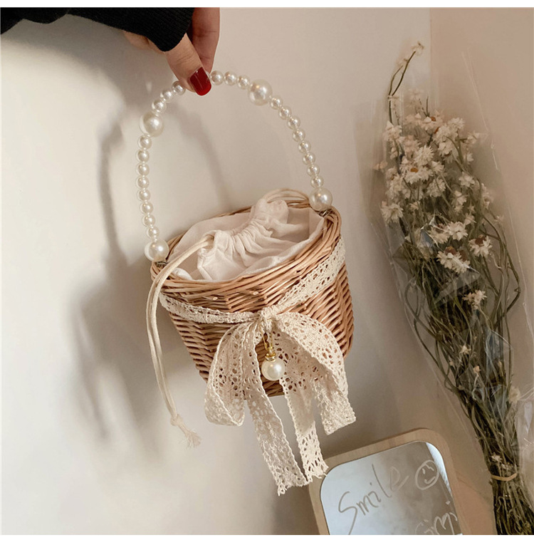 Fashion Round Straw Pearl Portable Bag display picture 12