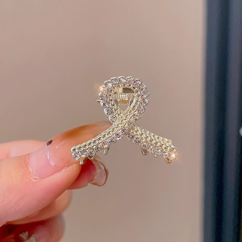 Nuevo medio lazo pelo pequeño clip simple tiburón clip accesorios para el cabello para las mujeres Pequeño clip de metal tamaño pequeño perla horquilla rota 2024